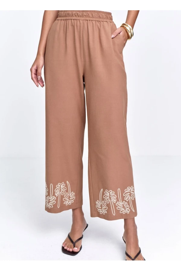 CALÇA ALFAIATARIA COM BORDADO - Marrom