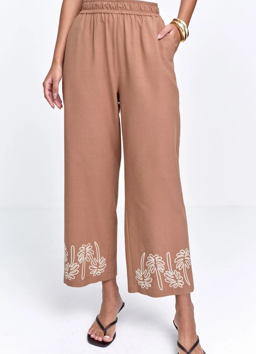 CALÇA ALFAIATARIA COM BORDADO - Marrom