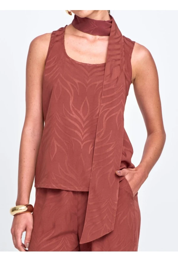 REGATA VISCOSE COM AMARRAÇÃO - Marrom